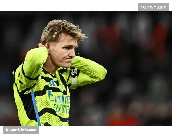 记者建议厄德高后撤踢后腰破解曼城四人高位压迫体系